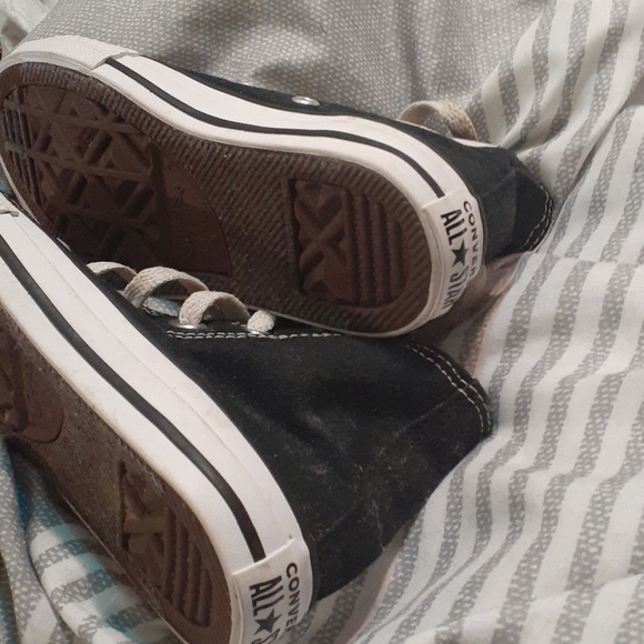 Children converse Tennis shoes - Picture 3 of 3